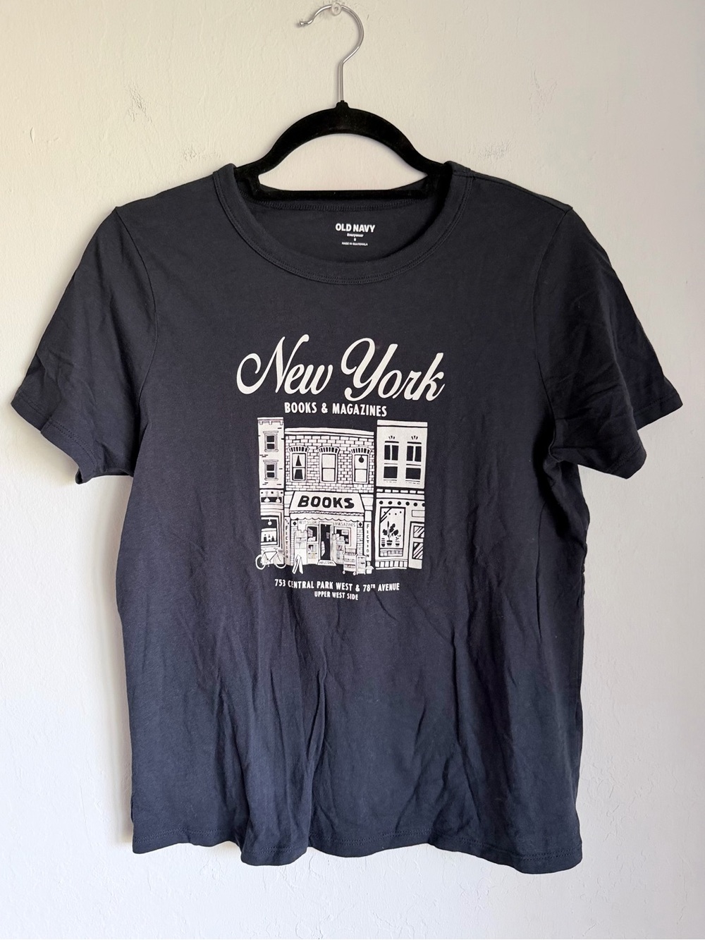 Old Navy Black ‘New York Books & Magazines’ Short Sleeve Graphic Tee, Sz S